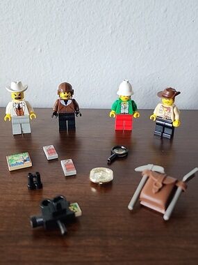 Vintage LEGO Adventurers Minifigs